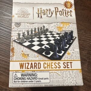 Harry Potter Wizard Chess Set - Black and White